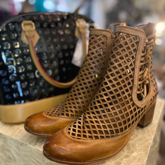 FreeBird by Steve Madden booties corset lattice boots **vintage-read* leather 10 - Picture 13 of 13